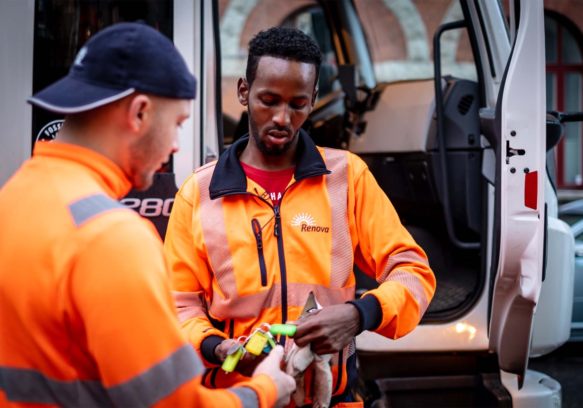 Personal på Renova diskuterar nycklar